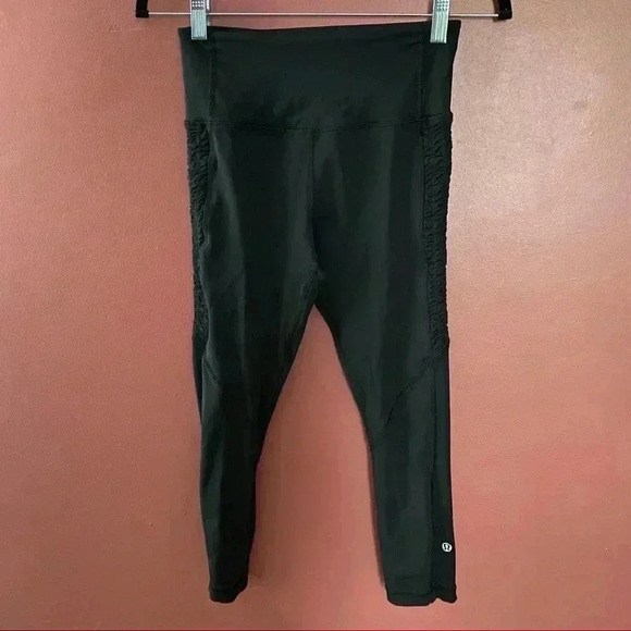 Lululemon Black Capris Leggings - Picture 1 of 8